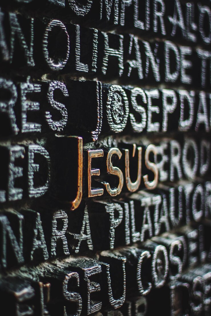 Foto imagem completa de texto esculpido na parede