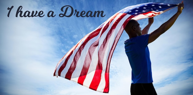 Imagem composta da visão traseira de um esportista hasteando uma bandeira americana