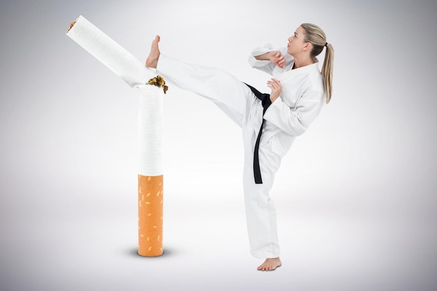 Imagem composta de atleta feminina praticando judô