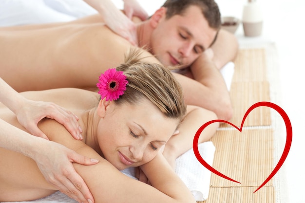 Imagem composta de casal relaxante com uma massagem