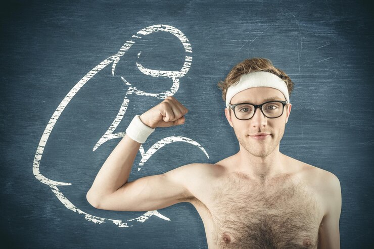 Imagem composta de hipster sem camisa nerd flexionando o bíceps