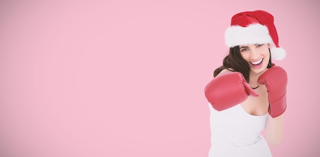 Imagem composta de morena festiva em luvas de boxe socando