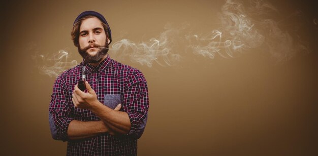 Imagem composta de retrato de hipster confiante segurando cachimbo