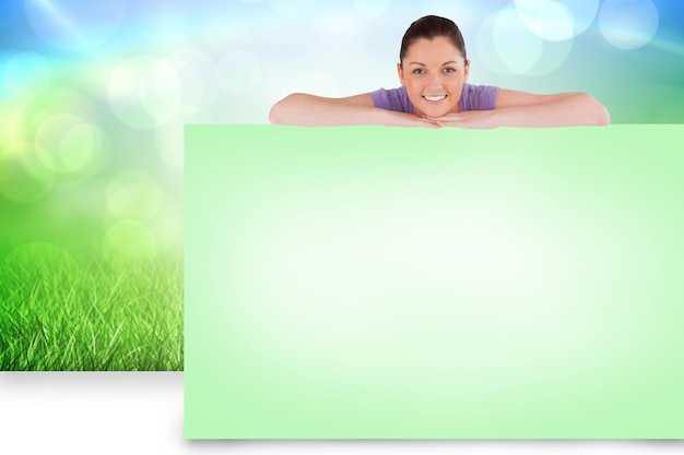Imagem composta de uma linda morena mostrando green card