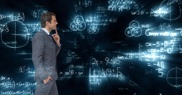 Imagem composta do empresário contra o fundo da matemática