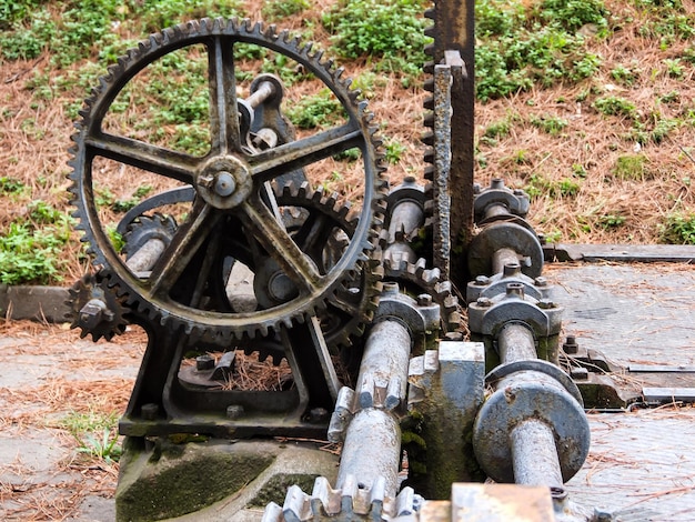 Imagem da foto de uma velha engrenagem de metal vintage