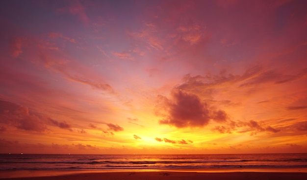 Imagem da natureza Pôr do sol ou nascer do sol no crepúsculo da praia