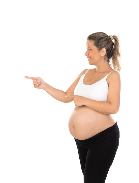 Imagem de mulher grávida tocando sua barriga com as mãos