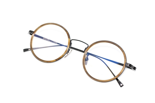 Imagem de óculos da moda modernos isolados em óculos de óculos de fundo branco