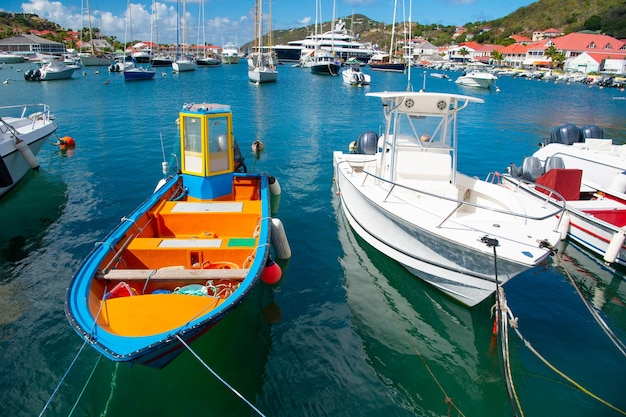 Imagem de porto marítimo com barco porto marítimo com barco porto marítimo com barco ao ar livre