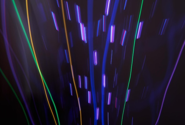 Imagem de quadro completo de luzes iluminadas contra fundo preto