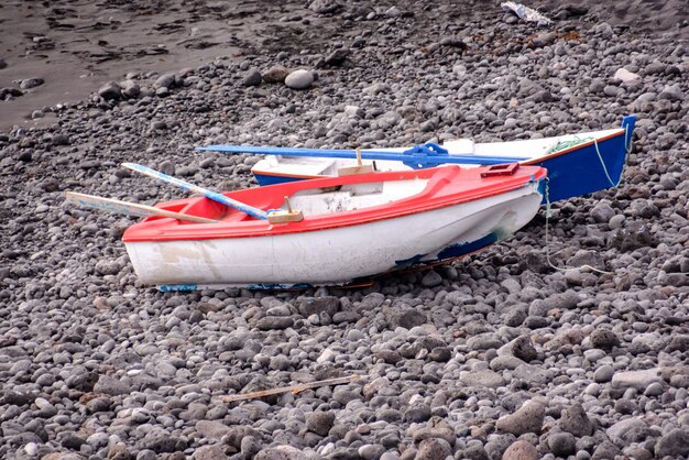 Imagem de um barco colorido