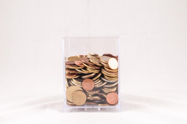 Imagem de um conceito de dinheiro de negócio Ideia de recipiente de moedas