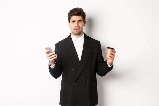 Imagem de um empresário confuso vestindo um terno