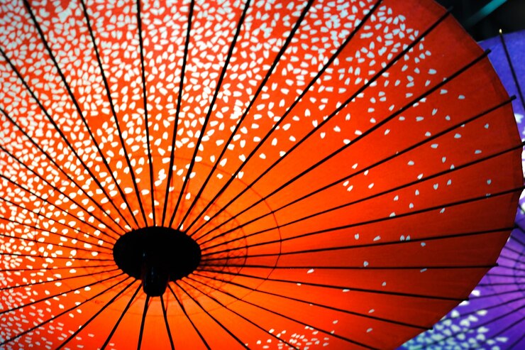 Foto imagem de um guarda-chuva japonês colorido