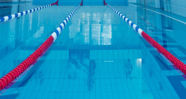 Imagem de uma pista na piscina. conceito de natação.