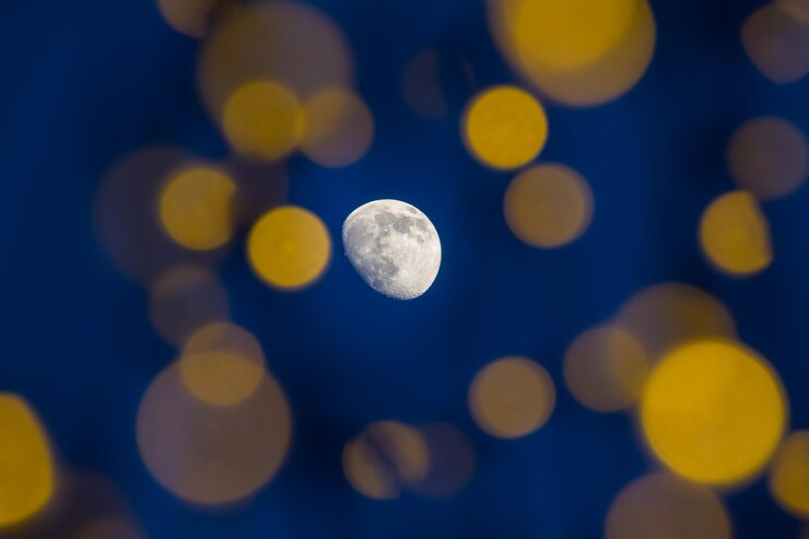 Foto imagem desfocada da lua à noite