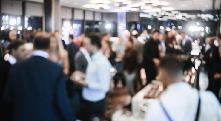 Foto imagem desfocada de empresários em banquetes, reuniões de negócios, eventos, negócios e empreendedorismo