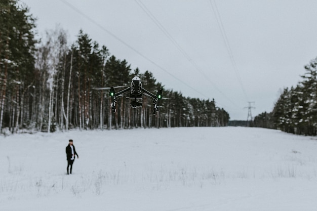 Imagem estática do álbum de estreia do Acres, Lonely World. Verifique-os em acresofficial.com