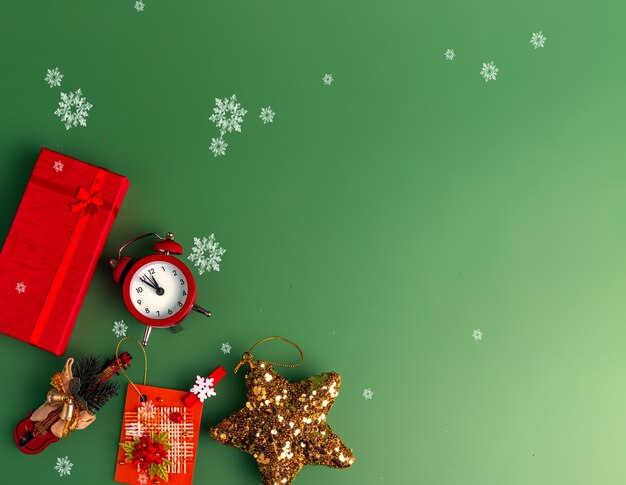 Imagem festiva, banner, cartão postal de Natal e Ano Novo com decorações de Natal