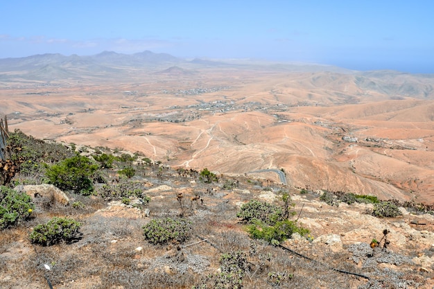 Imagem fotográfica de uma bela paisagem seca do deserto