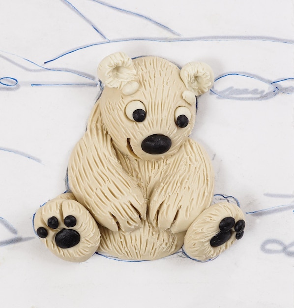 Imagem infantil em estilo plasticina com urso polar Ilustração feita à mão em plasticina Criatividade infantil