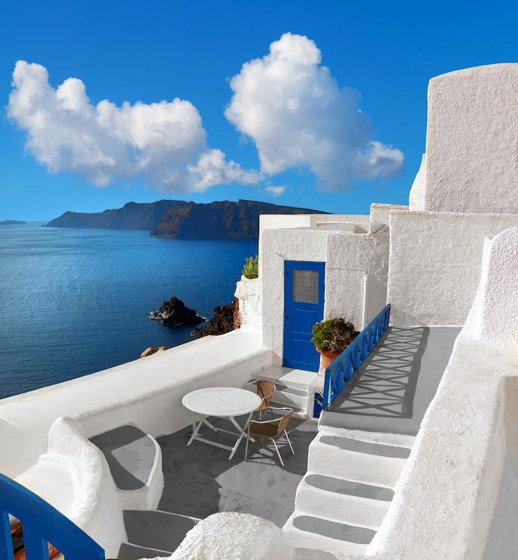 Foto imagem panorâmica com arquitetura típica da ilha de santorini, grécia