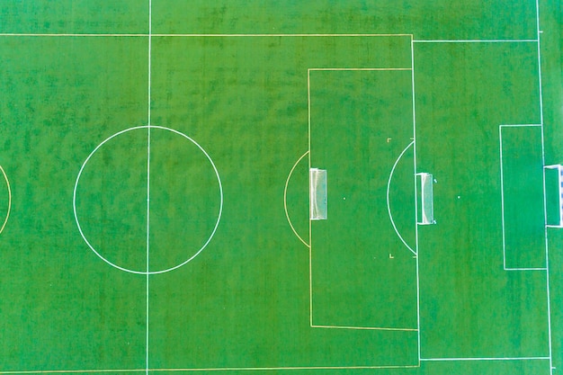 Foto imagem zenital de um campo de futebol visto de um drone