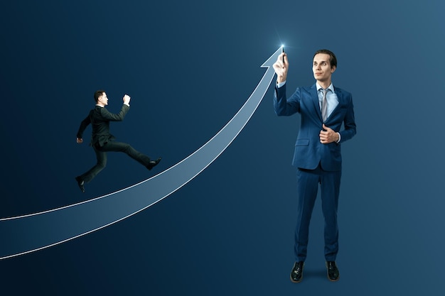 Imagen abstracta de la creciente flecha de éxito hacia arriba y empresarios sobre fondo azul Desafío de carrera de crecimiento personal y concepto de éxito