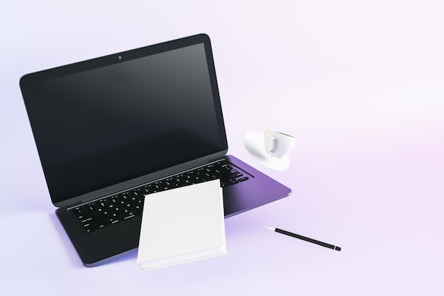 Imagen abstracta de la libreta de la taza de café de la computadora portátil en blanco y la pluma sobre fondo blanco Concepto de educación en línea de trabajo remoto Mock up 3D Rendering