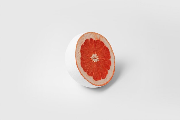 Imagen abstracta pomelo blanco cortado por la mitad. rodaja de pomelo de color y jugosa.