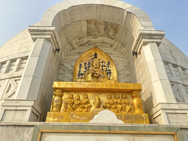 Imagen de alta definición de la estatua de budha de oro