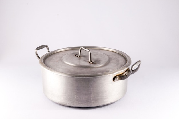 Imagen de una antigua olla de aluminio vintage