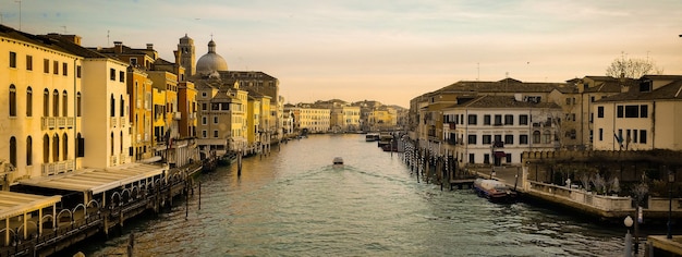 Imagen de banner de detalle de la ciudad de Venecia con espacio de copia