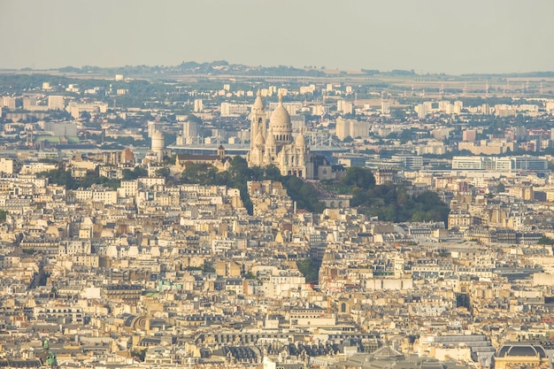 La imagen de la Basilique du SacrCur de Montmartre fue tomada desde la Torre Montparnasse de París.