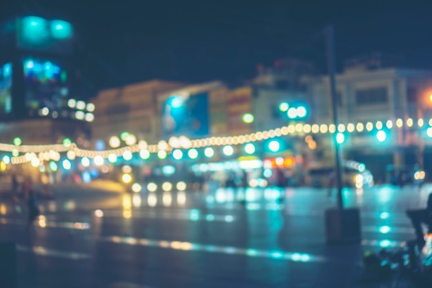 Imagen borrosa abstracta del festival de la noche en el fondo de la calle con bokeh.