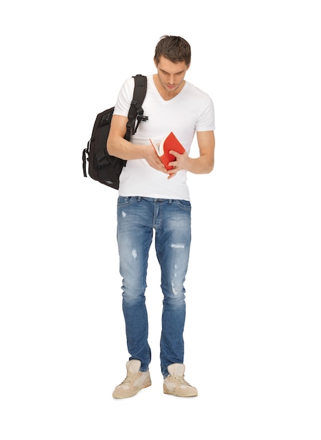 Foto imagen brillante de estudiante viajero con mochila y libro.