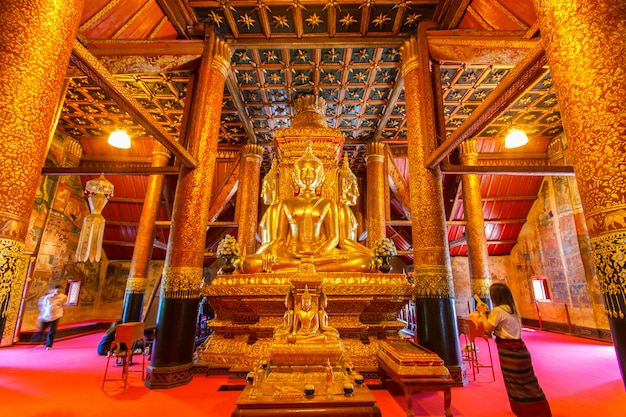 Imagen de Buda en la iglesia de Wat Phumin, Nan, Tailandia