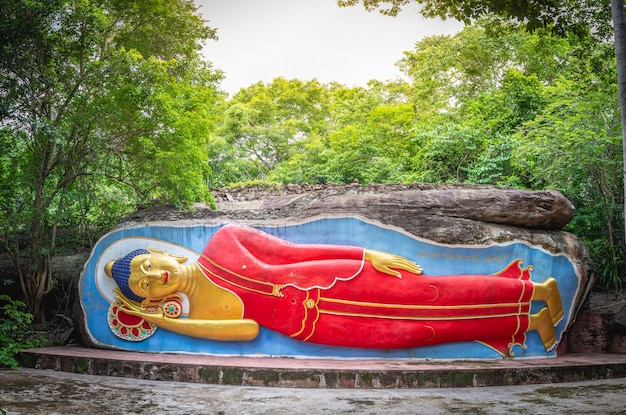 Imagen de Buda tallada en la piedra