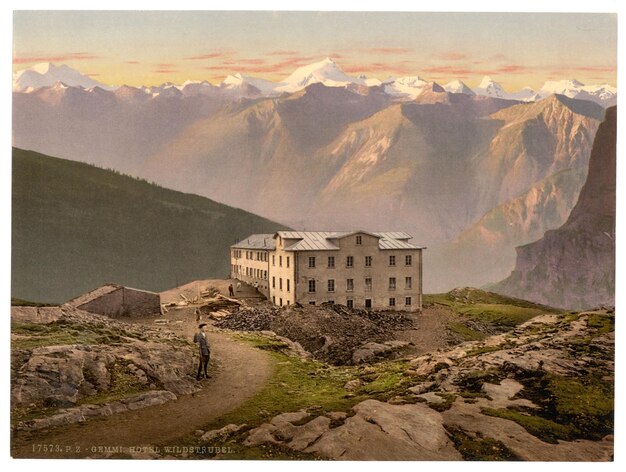 Foto una imagen de una casa que es desde el comienzo de una escena de montaña