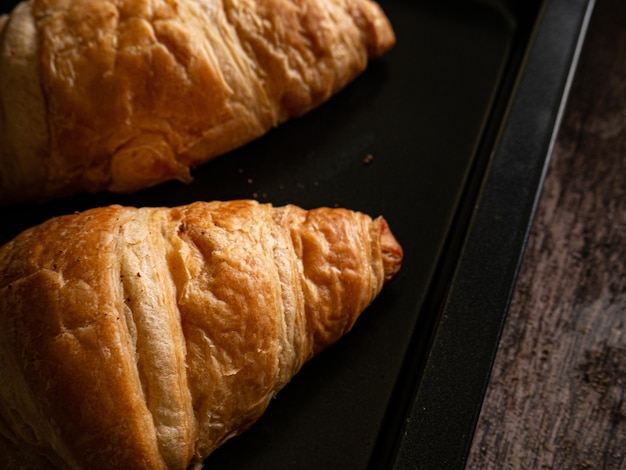 La imagen de cierre del croissant para el concepto de comida