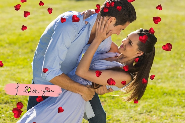 Foto imagen compuesta de amorosa y feliz pareja bailando en el parque