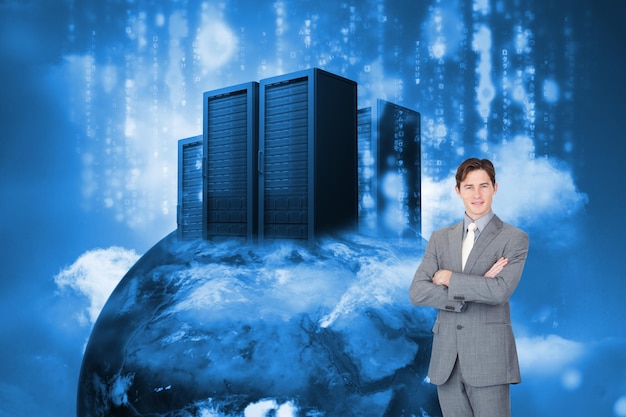 Imagen compuesta de asertivo empresario de pie delante de la cámara.
