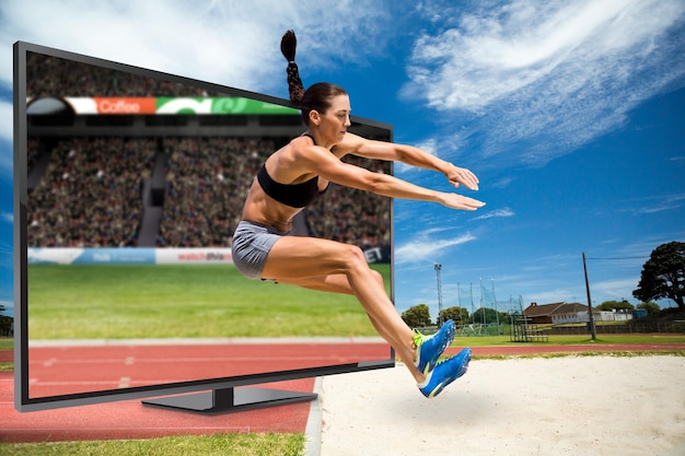 Foto imagen compuesta de deportista saltando sobre un fondo blanco.