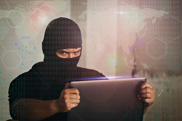 Imagen compuesta digital de un hacker atacando Internet