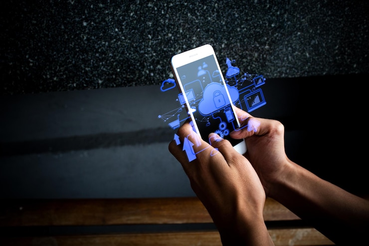 Foto imagen compuesta digital de una mujer usando un teléfono móvil con varios iconos