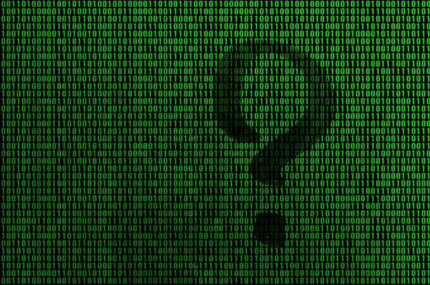Imagen compuesta digital de un signo de interrogación en código binario