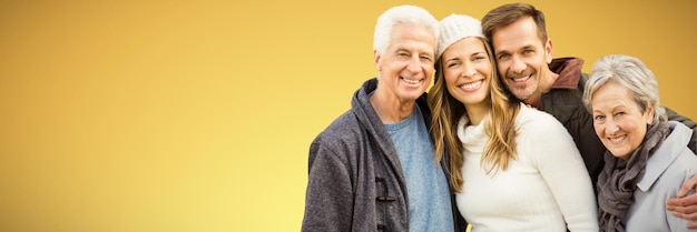 Imagen compuesta de familia feliz juntos y sonriendo