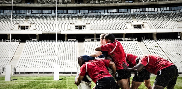 Imagen compuesta de jugadores de rugby jugando match