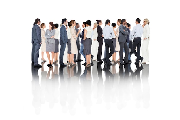 Imagen compuesta de muchos empresarios de pie en una línea